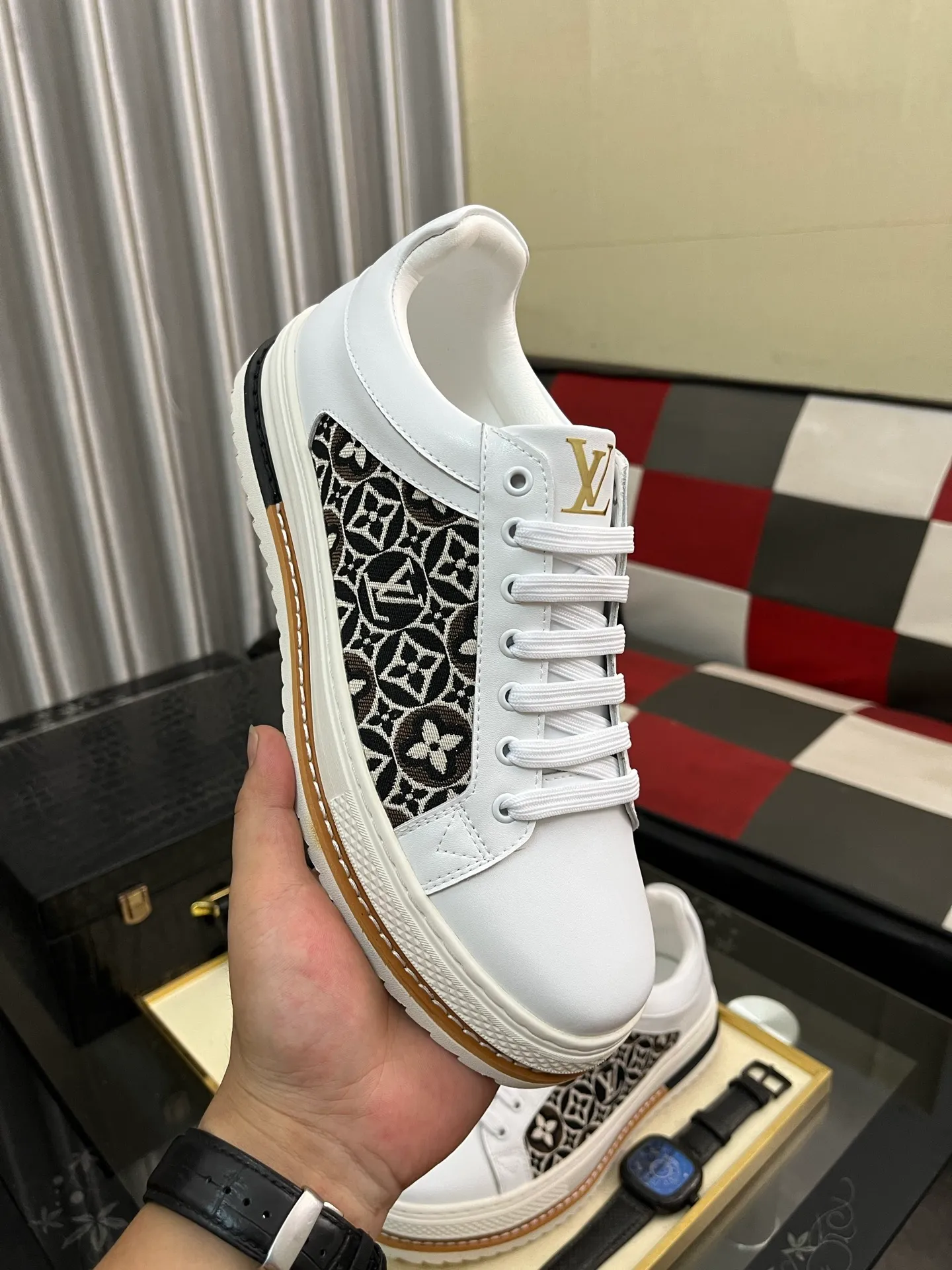 Men's shoes 💰420⌚️⌚️LV's new men's high-end casual sports shoes, using imported first-layer cowhide silk-screened brand lougou, original ultra-light TPU outsole, wear-resistant and comfortable, Monogram lougou embellished rubber outsole, breathable mesh lining, versatile classic style! Size: 38-442️⃣Colors available